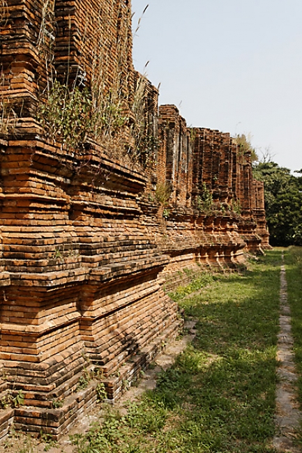 Prasat Nakhon Luang-008